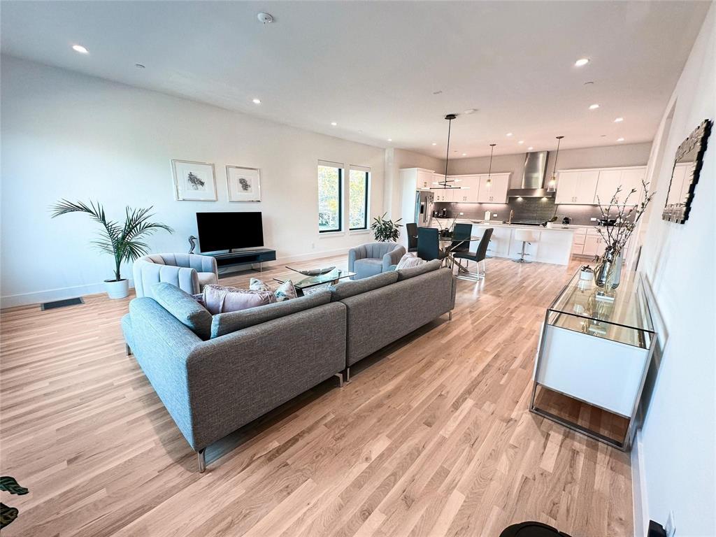 Reagan Street Twnhms - Residential