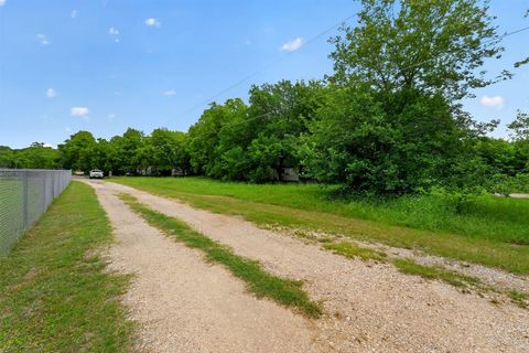 4002 Curry Road Arlington TX 76001