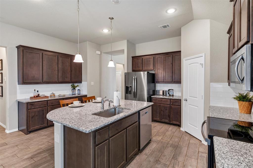 Azle, Texas 76020, United States, 3 Bedrooms Bedrooms, ,2 BathroomsBathrooms,Residential,Active,189421