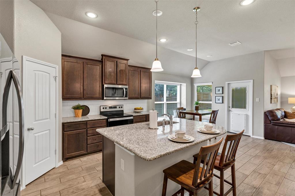 Azle, Texas 76020, United States, 3 Bedrooms Bedrooms, ,2 BathroomsBathrooms,Residential,Active,189421