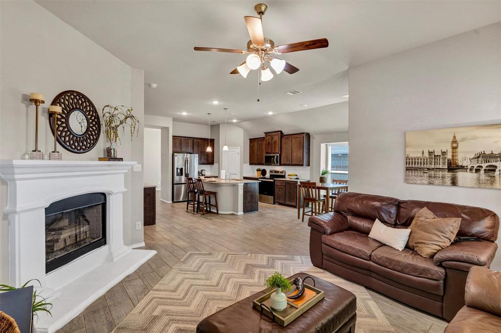 Azle, Texas 76020, United States, 3 Bedrooms Bedrooms, ,2 BathroomsBathrooms,Residential,Active,189421