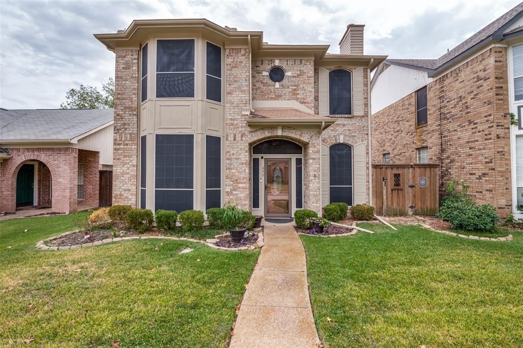 649 Raintree Circle