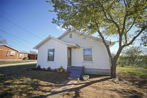 A home in Jacksboro