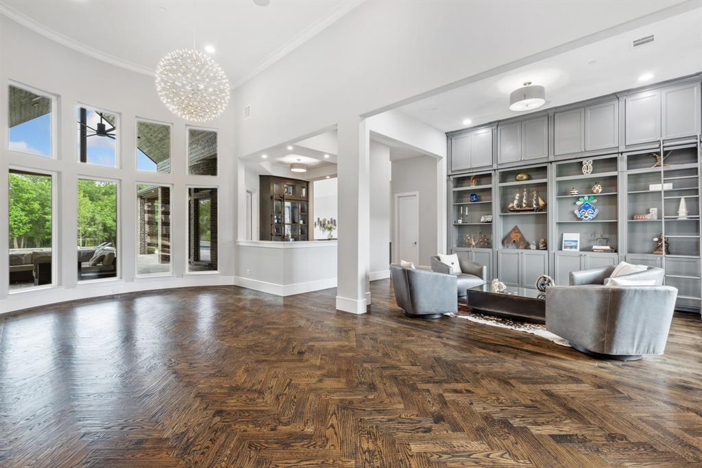 809 Inverness Lane