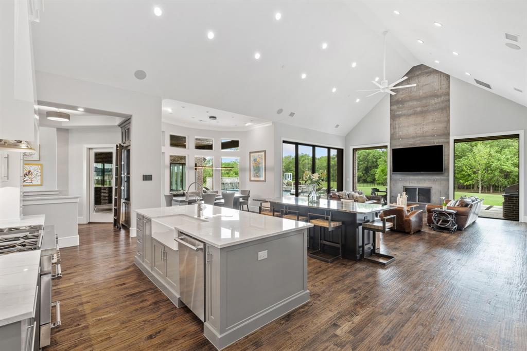 809 Inverness Lane
