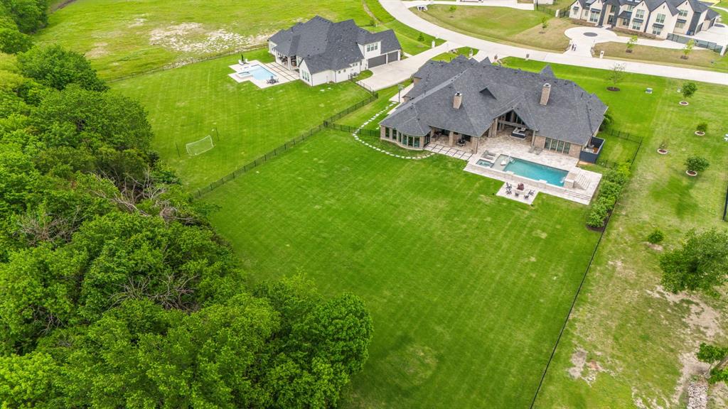 809 Inverness Lane