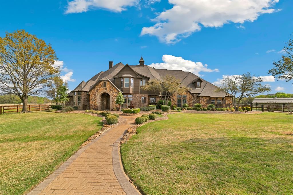 2 Groves Circle