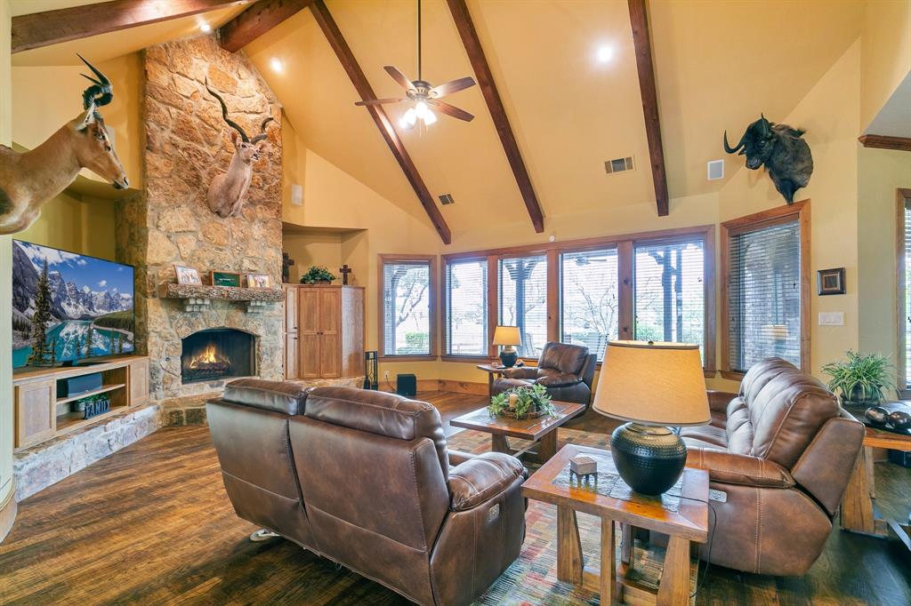 2 Groves Circle