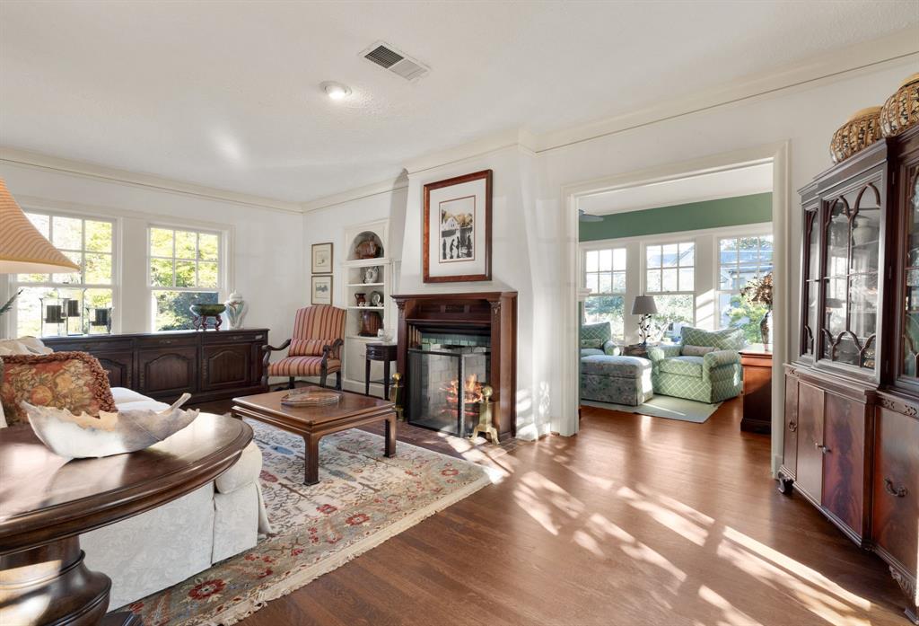 6943 Wildgrove Avenue