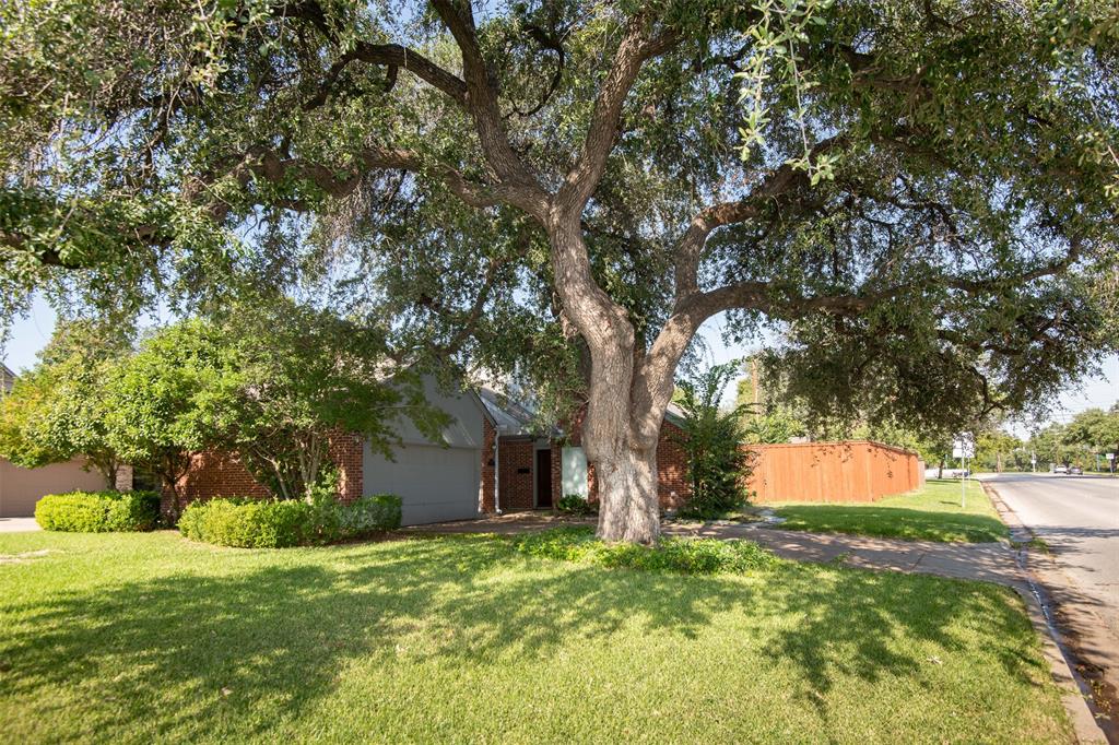 Photo 3 of 30 of 200 Casa Blanca Avenue house