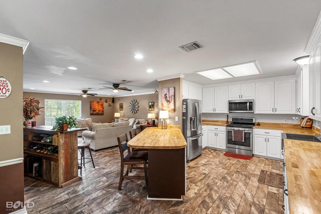 Benton, Louisiana 71006, United States, 3 Bedrooms Bedrooms, ,3 BathroomsBathrooms,Residential,Contingent,113248