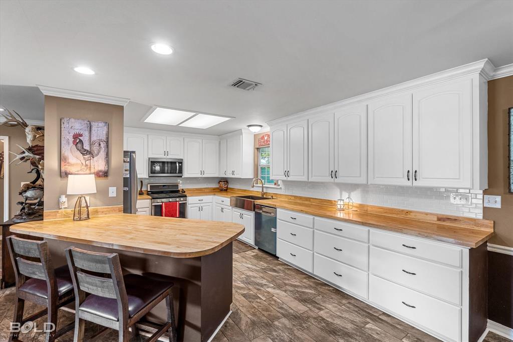 Benton, Louisiana 71006, United States, 3 Bedrooms Bedrooms, ,3 BathroomsBathrooms,Residential,Contingent,113248