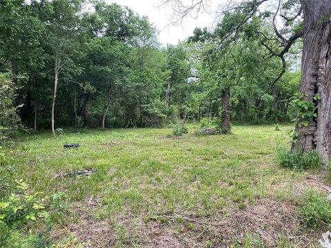 102 Elm Street Bonham TX 75418