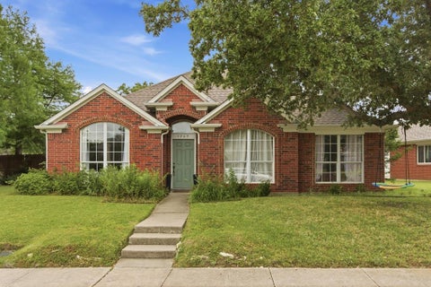 Photo of 1269 Winston Drive, Lewisville, TX 75077 (MLS # 21333911)