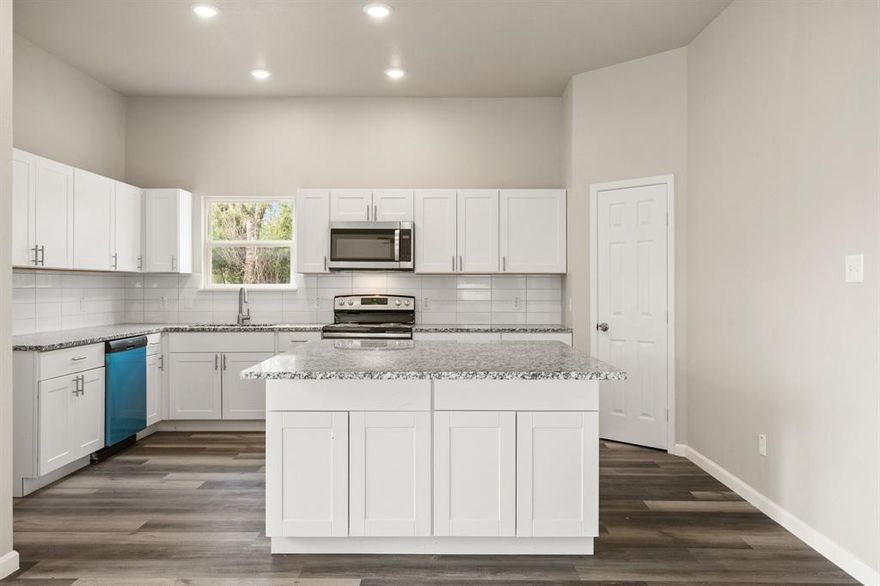 Brand-new 2024 construction—never lived in! This move-in-ready home sits on a corner lot with no HOA, offering flexibility and freedom rarely found in new builds. The spacious lot and easy access make it ideal for truck drivers or anyone needing extra parking or maneuvering space. Enjoy modern finishes, an efficient layout, and the peace of mind that comes with new construction. Conveniently located in Ennis with quick access to major roads, shopping, and dining, this home combines practicality, comfort, and value.
Don’t miss this opportunity to own a brand-new home with no HOA restrictions—schedule your showing today!