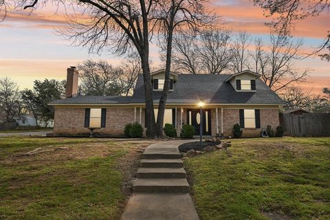 2001 Kerry Drive Arlington TX 76013