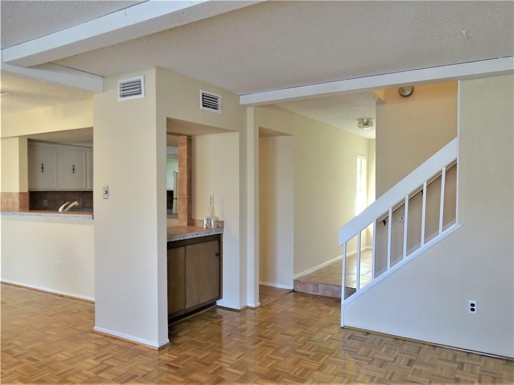 1903 Cobblestone Lane