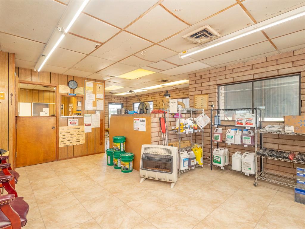 Anderson Add Town Coleman - Commercial Sale