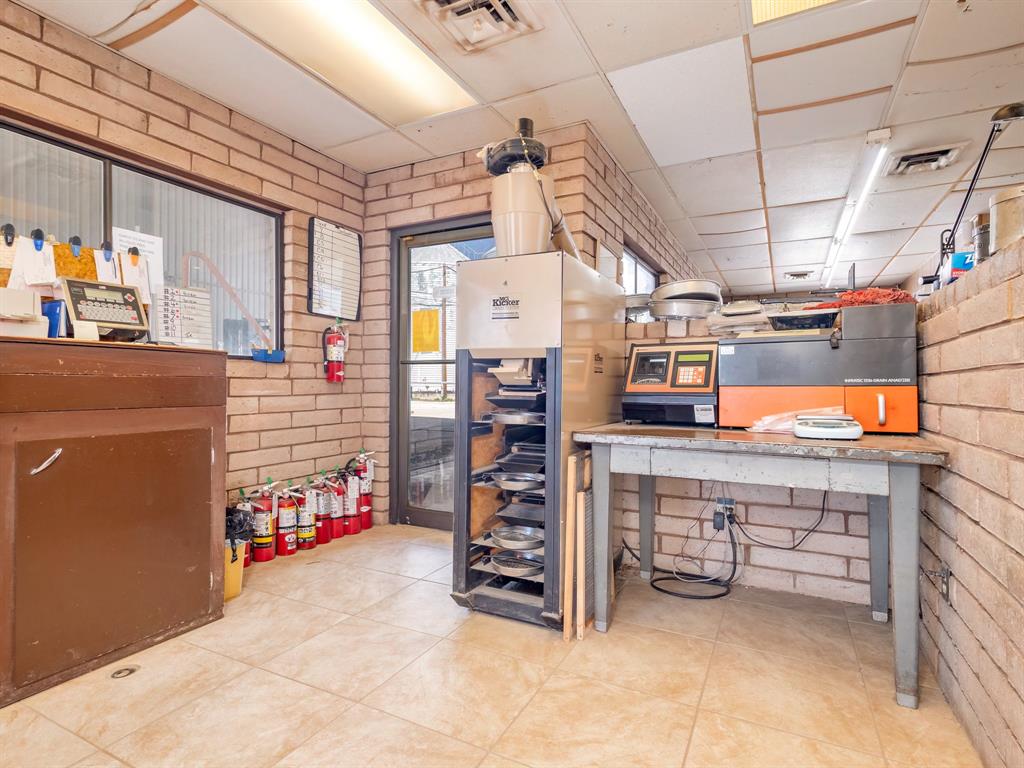 Anderson Add Town Coleman - Commercial Sale