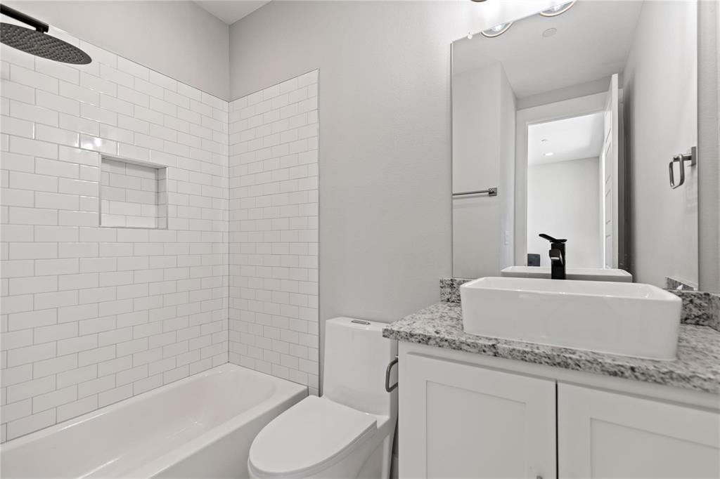 Brownstones On West Walters Ad - Residential Lease