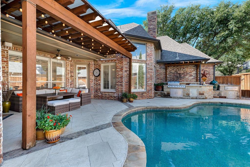 2608 LAWTON Lane