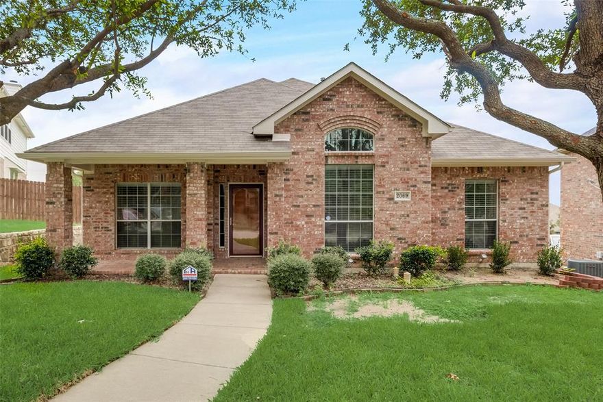 Charming home features an open floor plan, lots of windows, high ceilings, and a large fenced backyard with rear garage entry. Large master with spa-like bath. Lots of closet space. Two-car attached garage. Recently painted through out the house and new carpet in the bedrooms. Highly desired by Rockwall ISD, Nebbie Williams Elementary School close by. Resort-style community with swimming pools, tennis courts, parks, playgrounds, sports court, walking trails and 18-hole golf course overlooking beautiful Lake Ray Hubbard. You definitely don't want to miss out on this one! Apply today. *Cats and Small dogs under 25 lbs, Limit two*

Follow the CheckList. INCOMPLETE APPS WILL NOT BE REVIEWED! Each person over the age of 18 MUST apply. Apps could take up to 5 days for approval. Apps run M-F. Consumer to verify any data herein to include schools