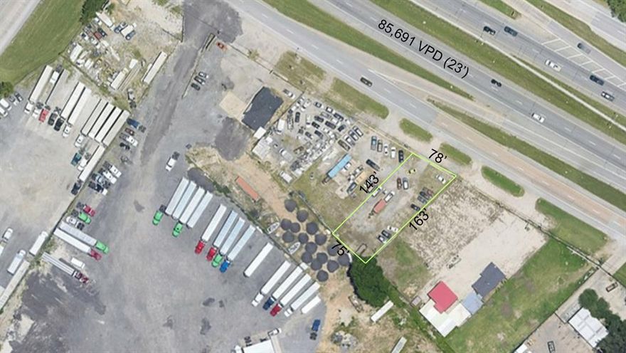 OWNER FINANCING AVAILABLE. Prime 9,932 sq ft vacant lot located along C F Hawn Freeway (U.S. 175) in Southeast Dallas. Zoned Commercial Service District, allowing for flexible commercial use. This high-visibility property offers approximately 439 ft of freeway frontage, ideal for businesses seeking strong traffic exposure. Positioned in the West Kleberg area near schools and other commercial developments, it presents a strong opportunity for investors or developers.