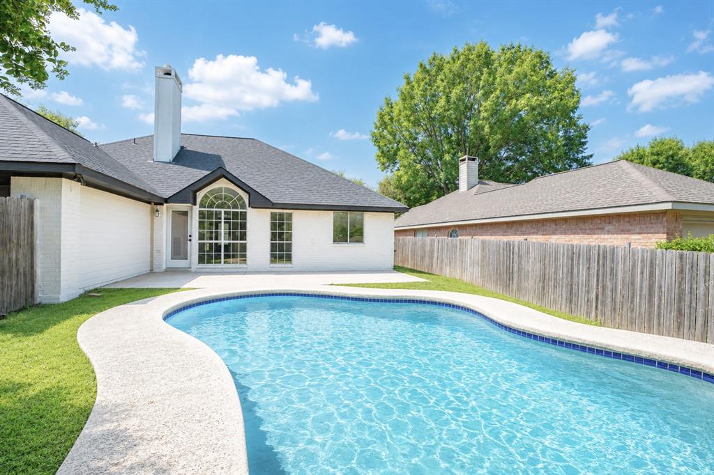 8260 Edgewater Drive