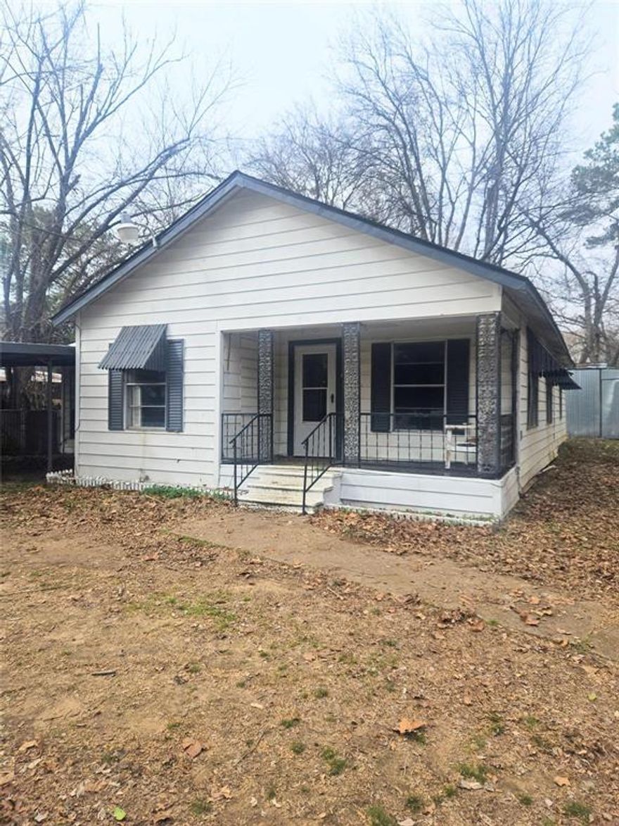 4 bed 2 bath on a large lot, workshop with storage and electric in back.  Bad credit is OK