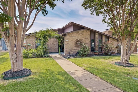 Photo of 1216 Lombardy Drive, Plano, TX 75023 (MLS # 21396411)
