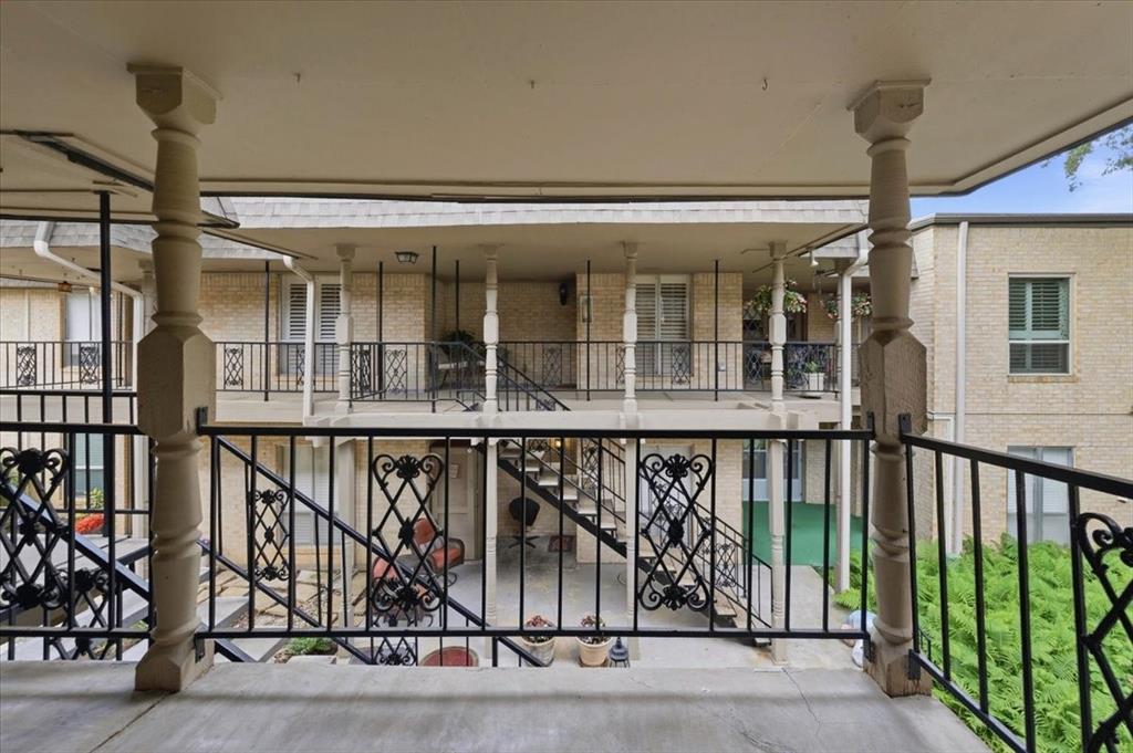 Fountain Royale Orleans W - Residential