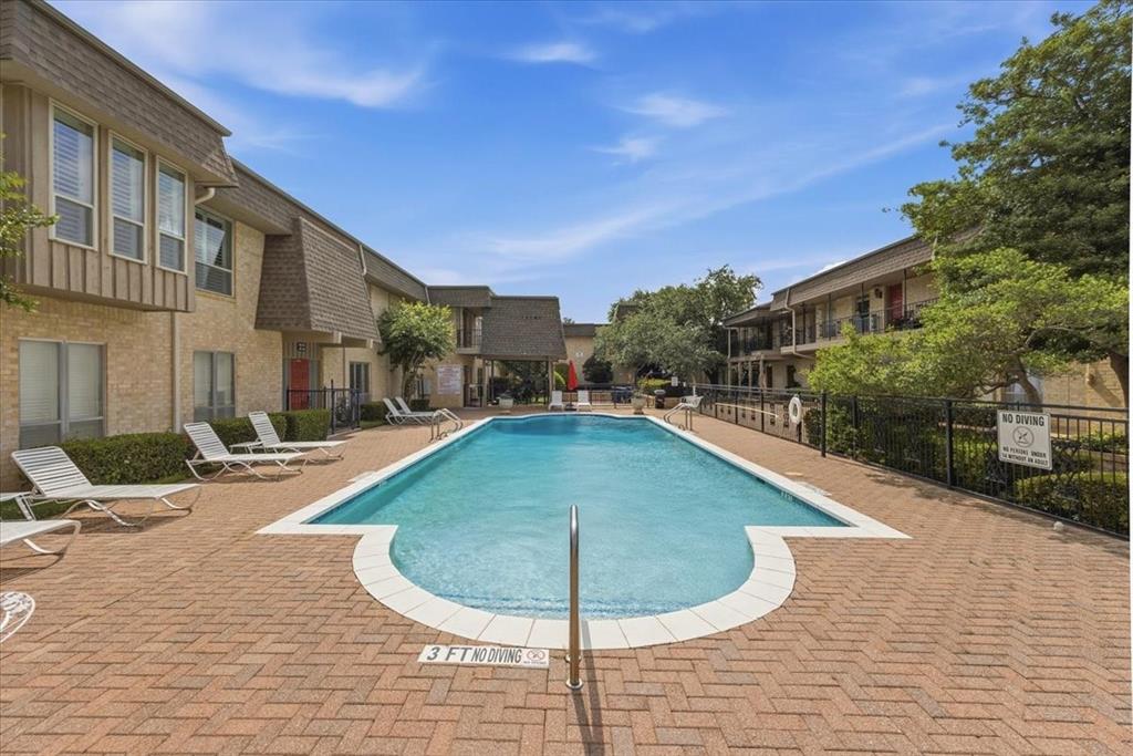Fountain Royale Orleans W - Residential