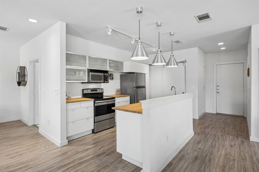Buzz Condo - Residential