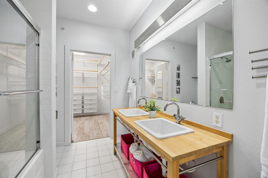 Buzz Condo - Residential