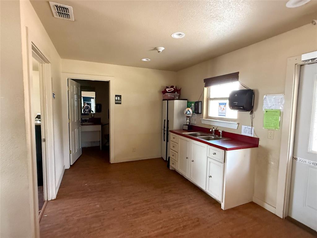 Lakeside village annex - Commercial Sale