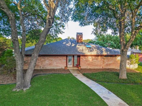 Photo of 236 Valley Creek Place, Richardson, TX 75080 (MLS # 21243149)