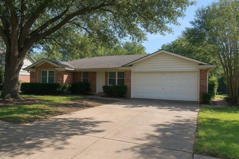 1106 Cozby Street S Benbrook TX 76126