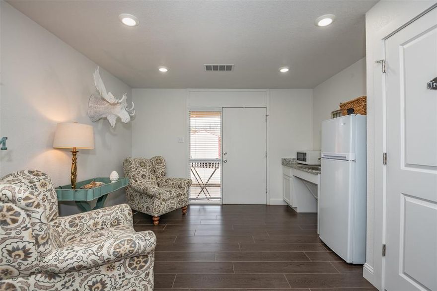Ready to start your business or take your current one to the next level?  Professional office space available near downtown Waxahachie! A private office suite in a multi tenant office building; unit #1 has a built in desk or built in space for storage. Great natural lighting. All bills paid for worry-free leasing & convenient parking! $525 deposit, one year lease minimum, $47 application fee. Don't wait, secure this space & set your business up for success.