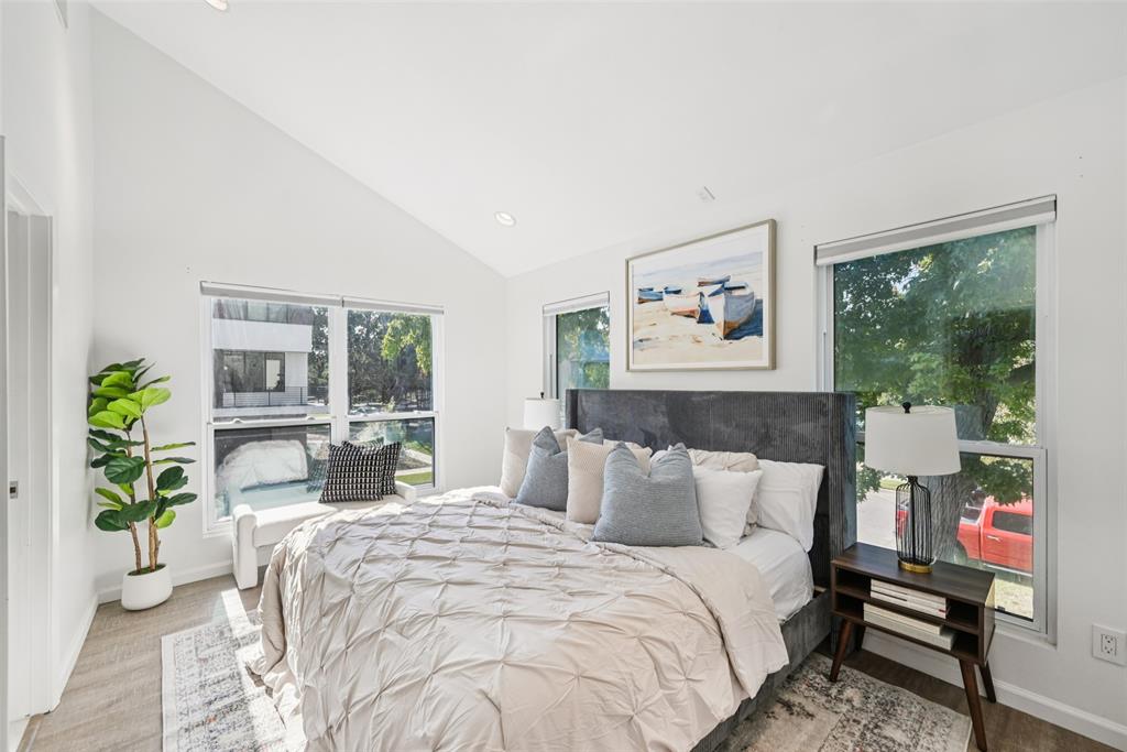 Bowser Twnhms 4102 - Residential