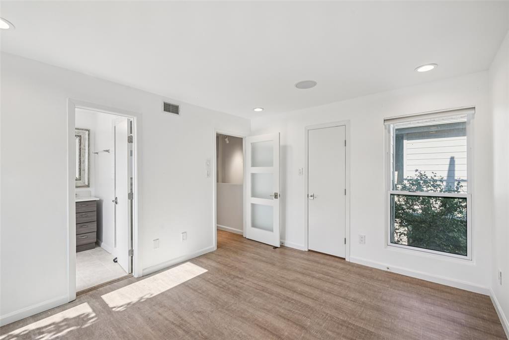 Bowser Twnhms 4102 - Residential