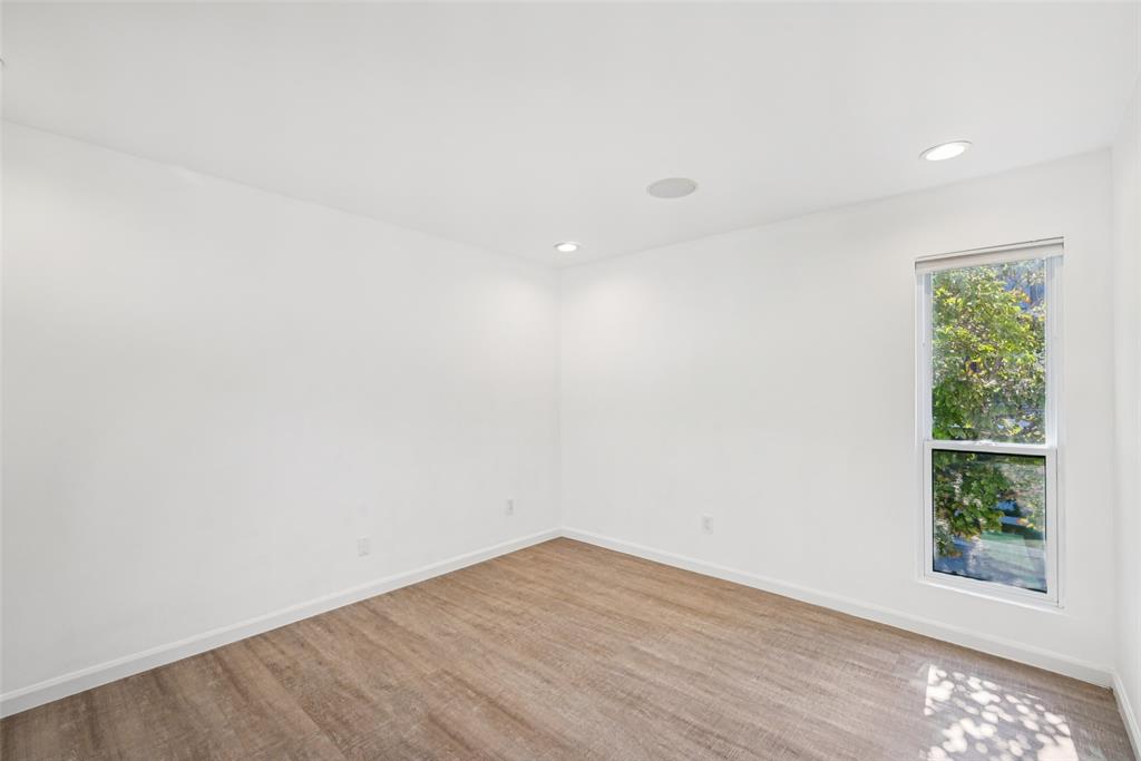 Bowser Twnhms 4102 - Residential