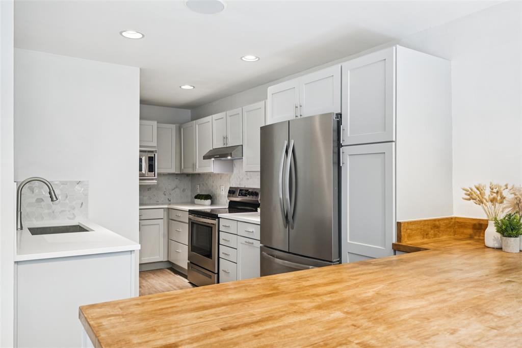 Bowser Twnhms 4102 - Residential