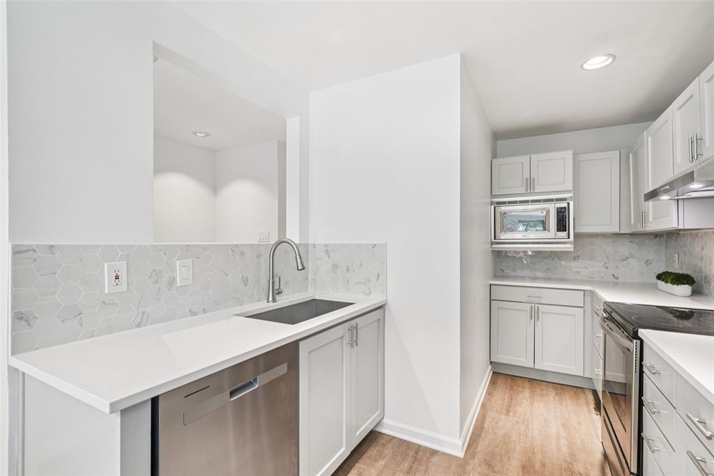 Bowser Twnhms 4102 - Residential