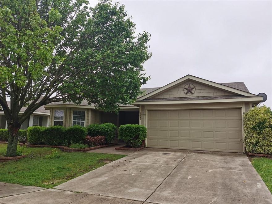 Wonderful single story house with top-rated Frisco ISD schools. Enjoy the cozy corner fireplace and ceiling fan in the spacious living room, looking out to your private backyard. kitchen with 6 foot island, microwave and plentiful countertops and cabinets plus a pantry. A bay window in the nook overlooks the backyard, Large master bedroom with ceiling fan and bath with tub and separate shower, Friendly neighborhood. Living and Kitchen ceramic tile. House will be available to move in 01-01-2024.