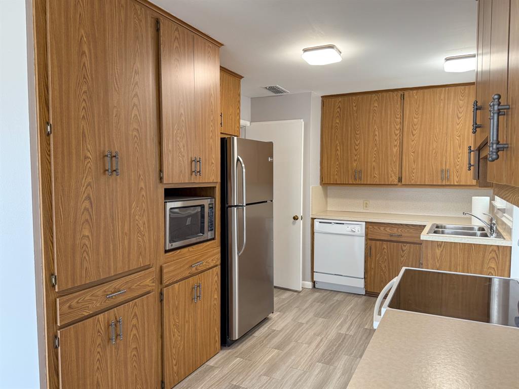 Over Place - Residential Lease