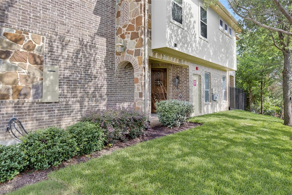1017 Brook Hollow Drive