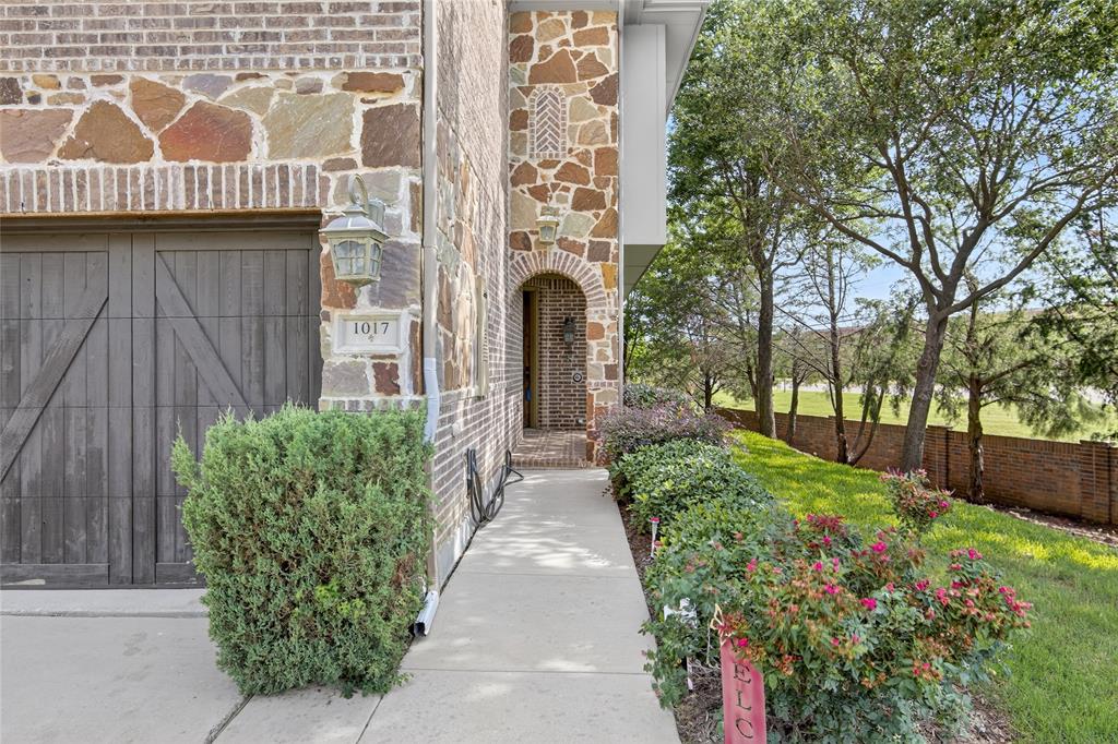 1017 Brook Hollow Drive