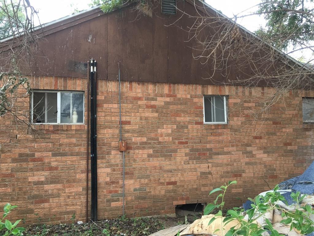 705 W 6th Street
