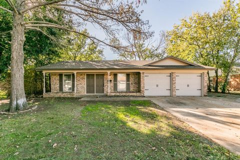 A home in Everman