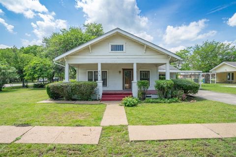 Photo of 604 S Pearl Street, Trenton, TX 75490 (MLS # 21251208)